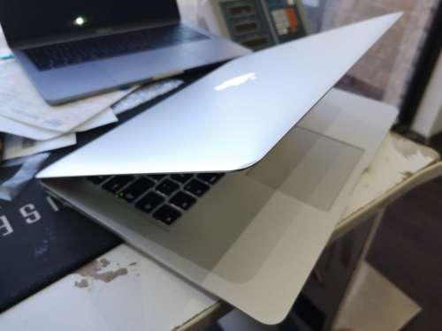 **EXCELLENT**ULTIMATE 2015 APPLE MACBOOK AIR i5*128GB SSD*4GB RAM*